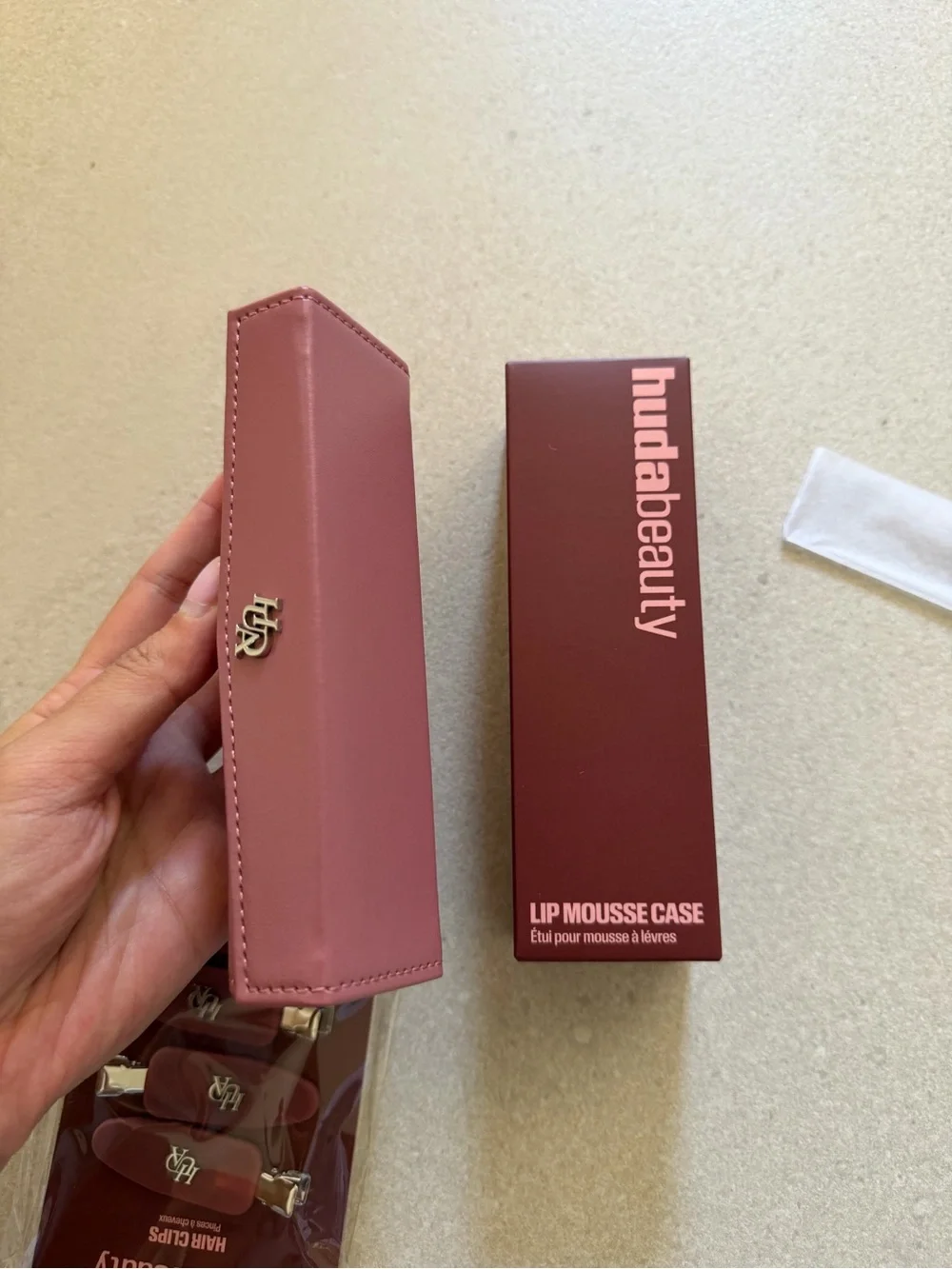 HUDA BEAUTY Mauve Lip Mousse Case with Matching Hair Clips